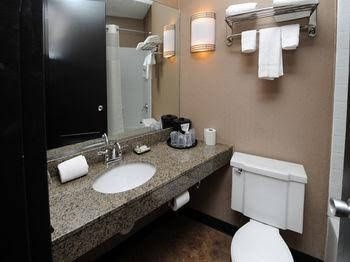 The Landmark Hotel4
