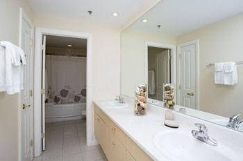Moore Executive Suites - The Paramount0