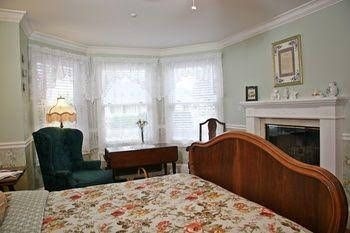 Grey Gables Inn2