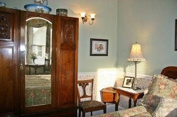 Grey Gables Inn3