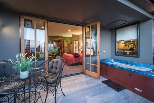 Suite with Lake View