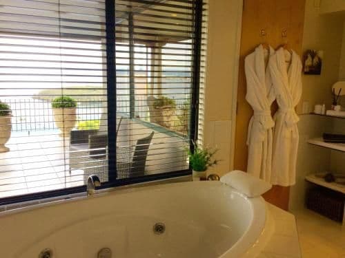 Deluxe King Suite with Spa Bath