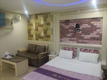Bally Motel3
