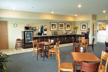 Brookstone Lodge & Suites3