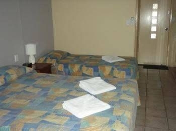 Gladstone Village Motel2