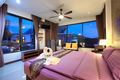 Apartment with Mountain View