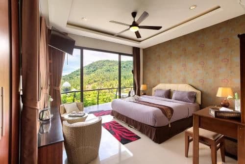 Apartment with Mountain View