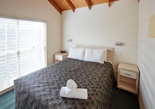 Standard Two-Bedroom Cabin with Spa Bath