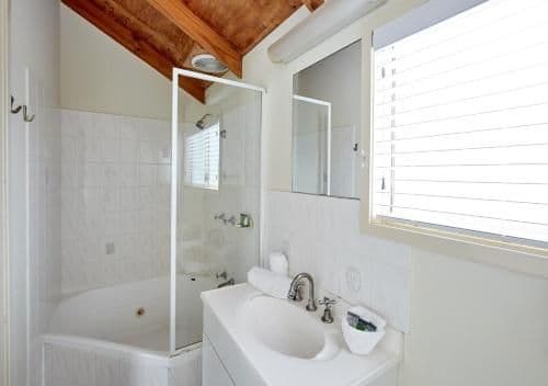 Standard Two-Bedroom Cabin with Spa Bath