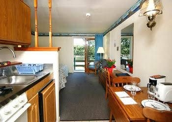 Green Harbor Waterfront Lodging3