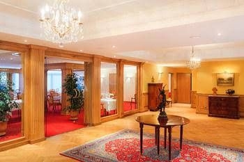 Medicis Burgundy Home4
