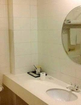 Home Inn Shanghai North Sichuan Road Hailun Road Subway Station Branch4