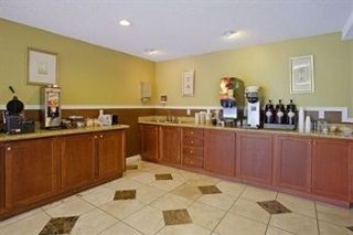 Americas Best Value Inn Portland4