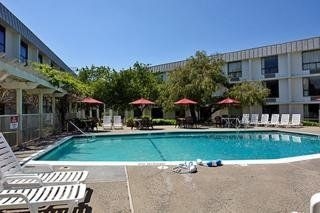 Motel 6 San Francisco Belmont2