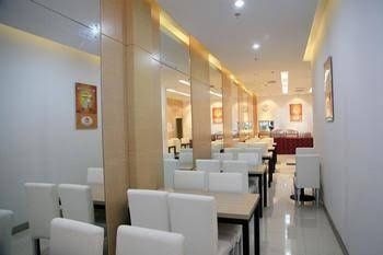 Super 8 Beijing East Shuangjing Bridge Hotel0