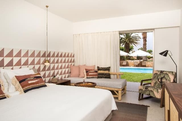 BUNGALOW POOL VIEW