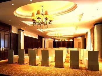 New World Hotel0