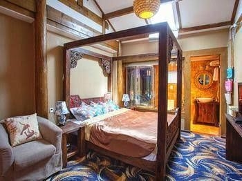 Lijiang Sancunriguang Inn2