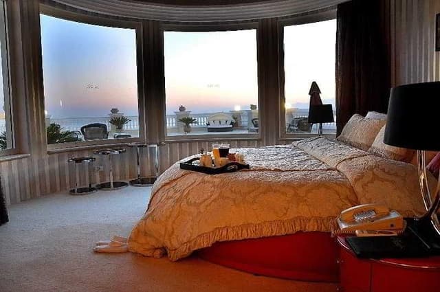 SUITE EXECUTIVE