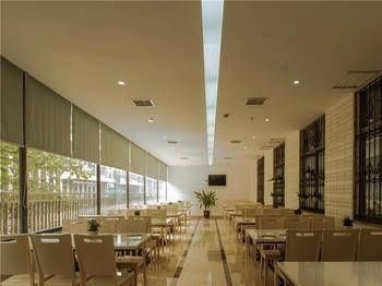Mellow Orange Hotel1