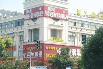 100 Hotel1