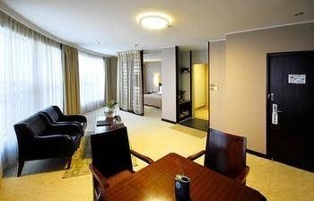 Puyang Lushang Baiyun Hotel3
