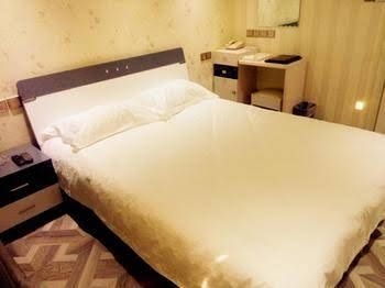 Longbai Business Hotel1