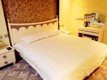 Longbai Business Hotel0