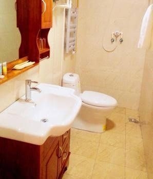Longbai Business Hotel3