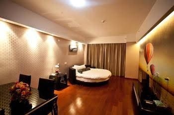 Qingdao Lejiaxuan Boutique Apartment Thumb Plaza1