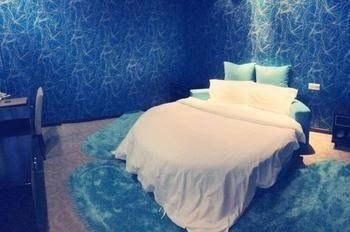 Eve Returns Hotel3