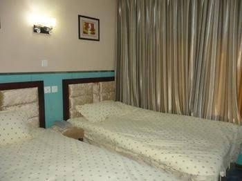 V8 Hotel1