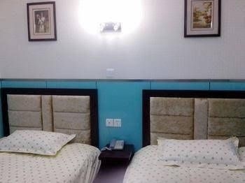 V8 Hotel0