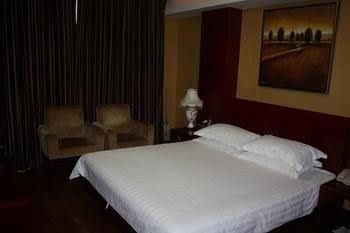 Huaqiao Hotel4