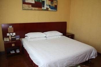 Huaqiao Hotel1