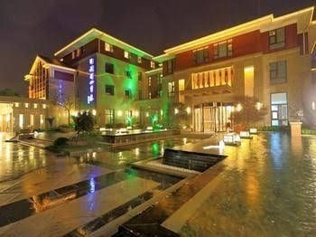 Hubing Spring Season Hotel4