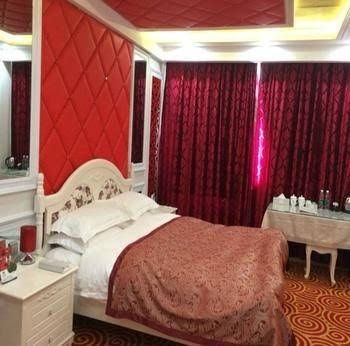 To Youth Themed Hotel3