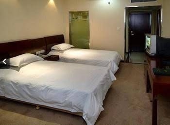 Huaqiao Hotel0