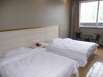Yibai Express Hotel0