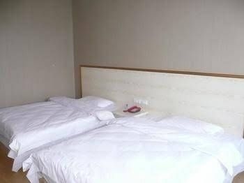 Yibai Express Hotel1