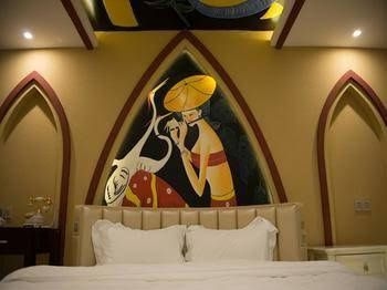 Leaf and Love Theme Hotel1