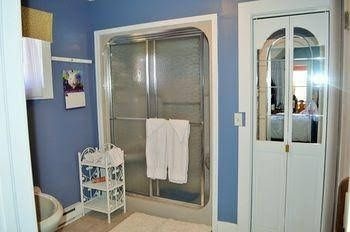 Heathwood Inn & Suites4