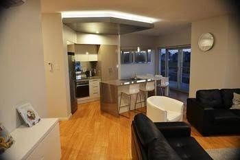 Aloha Beachfront Accommodation4