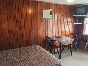 Evergreen Inn3