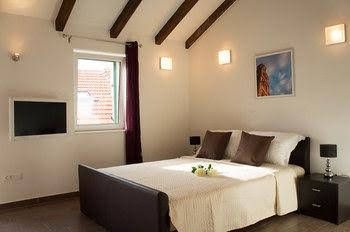 Split Oasis Apartments4
