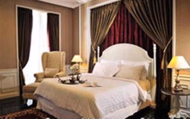 STUDIO DELUXE KING BED