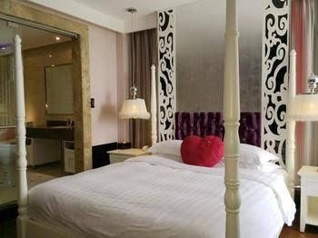 We Love Hotel(shanghai Taopu Road3