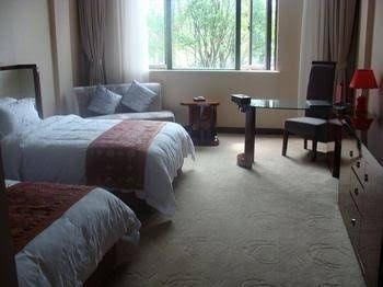 Phoenix Holiday Hotel4