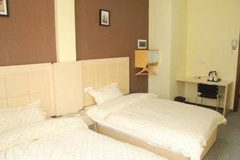 Wuhan Yue'erju Family Hotel1