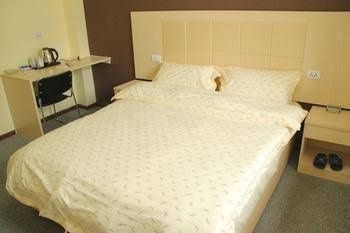 Wuhan Yue'erju Family Hotel4
